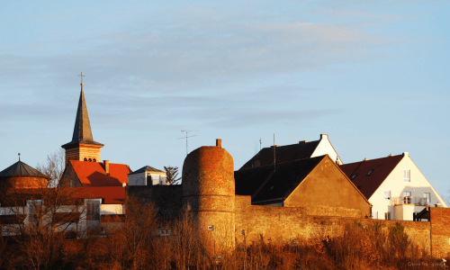 stadt friedberg zum sonnenaufgang